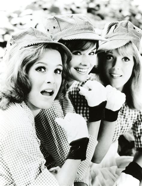 PETTICOAT JUNCTION 8X10 TV PHOTO LORI SAUNDERS GUNILLA HUTTON LINDA