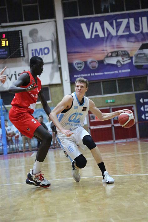 Basket C Gold 12 Triple Affondano L Az Robur Saronno A Parona Il Saronno