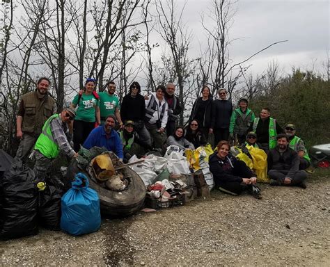 Discarica Abusiva Tra I Calanchi Rimossi Kg Di Rifiuti