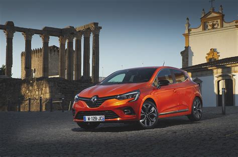 Renault Clio Tce 100 Iconic 2019 First Drive Autocar