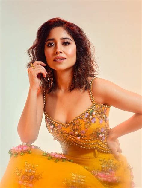 Shweta Tripathi Hot Photos Filmy