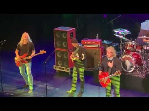 outlaws green grass high tides  state theatre