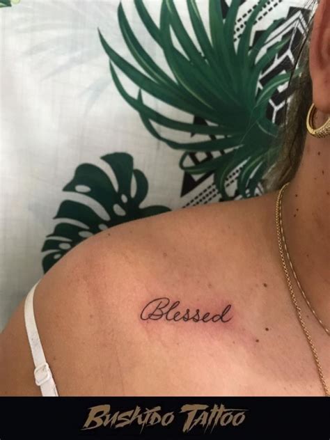 Tatuagem De Escrita Palavra Express O No Ombro Blessed Aben Oada O