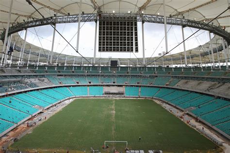 Arena Fonte Nova Tel Es S O Instalados Dos Dois Lados Do Campo