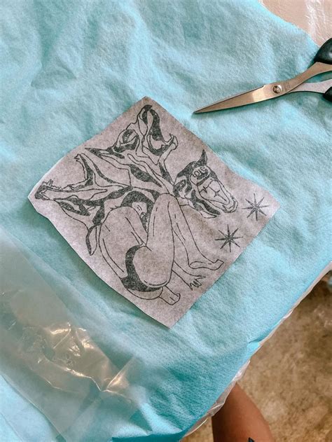 7 Potret Awkarin Bikin Tato Besar Di Paha Gambarnya Jadi Sorotan Hot Liputan6