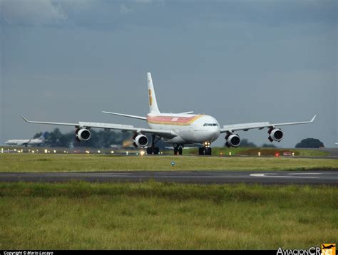 Ec Hdq Iberia Airbus A X Aviacioncr Net