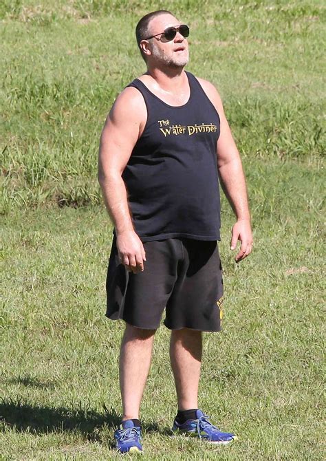 Russell Crowe 2022 Beach