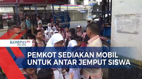 Tak Lagi Naik Rakit Siswa Diantar Mobil Ke Sekolah Youtube