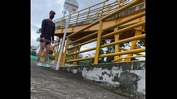 Exhibiéndome en el día con dildo en el culo XNXX