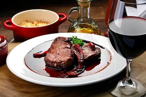 Filé mignon molho de vinho tinto Brasil Receitas