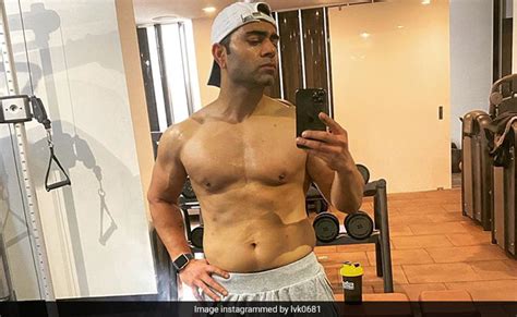 Virat Kohli Abs