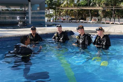 Padi Discover Scuba Diving In Playa Del Carmen An Introduction To