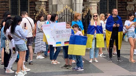 300 Menschen feiern Unabhängigkeitstag der Ukraine in Bremen buten un