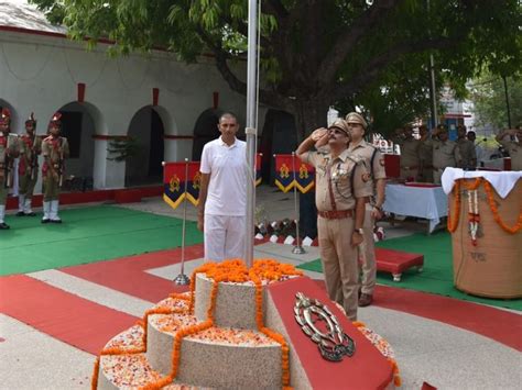 Independence Day Celebrated With Pomp In Etah एटा में धूमधाम से मनाया गया स्वतंत्रता दिवस