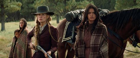 Photo De Rosamund Pike Hostiles Photo Tanaya Beatty Rosamund Pike