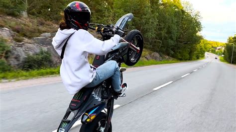 Shredding The Streets With Friends Supermoto Bikelife Youtube