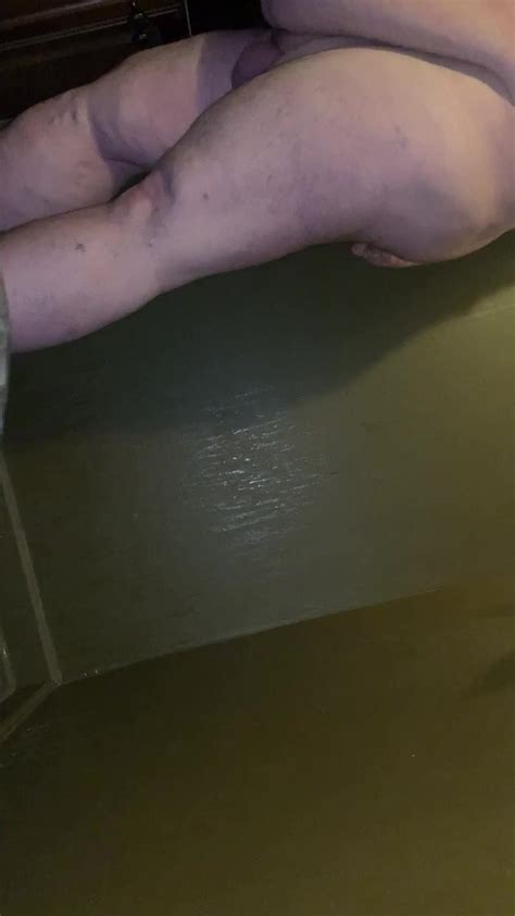 Chub Uses Dildo ThisVid