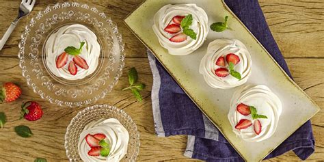 Pavlova de Iogurte Grego Morango Receitas Nestlé