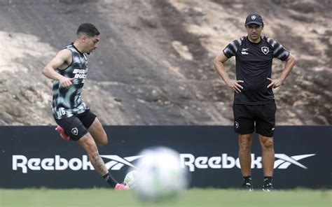 Apesar Da Press O Botafogo Opta Por Manter L Cio Fl Vio No Cargo