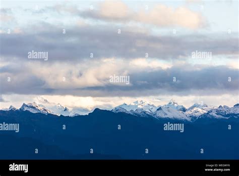 Bhutan himalayan range hi-res stock photography and images - Alamy