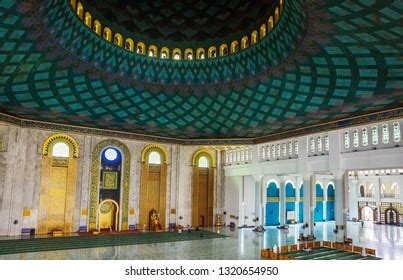 Surabaya Indonesia 01072018 Al Akbar Mosque Stock Photo 1320654950