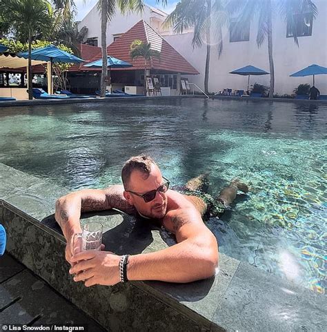 Lisa Snowdon Flaunts Her Toned Figure In A Chic Green Bikini As She Enjoys A Romantic