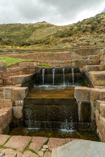 Parque arqueológico tipon quispicanchi cerca de cusco perú Foto Premium