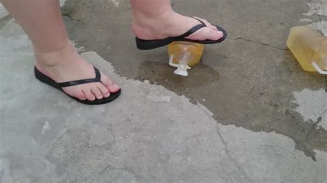 Bbw Crushing Bottles Thisvid