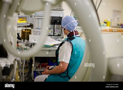 Cardiac surgery - Anesthesiologist Stock Photo - Alamy