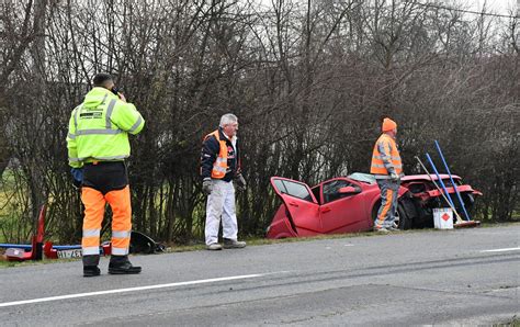 Pijan Se Zabio U Parkirani Automobil Pa Sletio U Kanal Te Ko Ozlije En