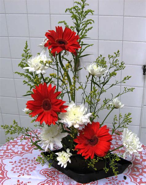 The Art Of Flower Arrangement And The Beauty Of It | Types of flower ...