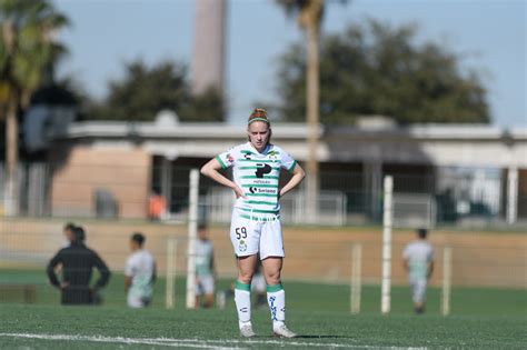 Alexa Ostos Defensa SAN 59 Santos Vs Monterrey TAR Mx