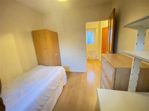 4 Bedroom House For Rent Southway Surrey Gu2 8dq Unihomes