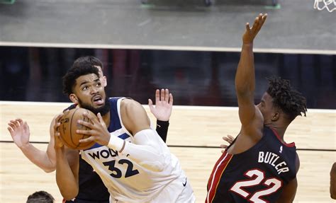 Video Jimmy Butler Talks Trash To Karl Anthony Towns Says He S Soft