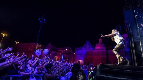 Tim Summer Hits A Piazza Del Popolo