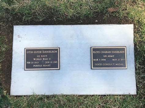 03 Two Va Niches In Concrete Garlinghouse Memorials