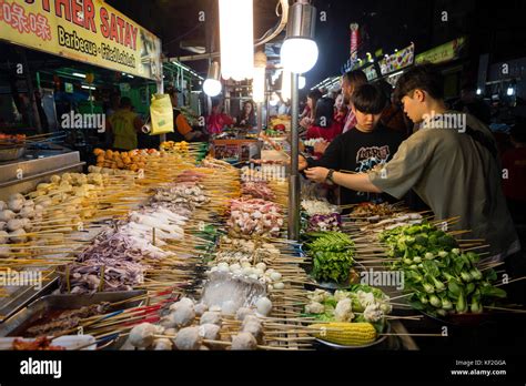 Jalan Alor Located In Bukit Bintang Is A Well Known And Famous Street