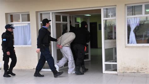 Cinco Detenidos Por El Asalto A Mano Armada En Un Local Y Robo En Un Auto