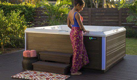 HOTSPRING FLASH LIMELIGHT 7 PERSON HOT TUB California Hot Spas