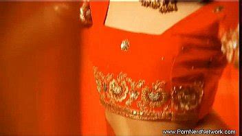 Indian Babe Gets Down XNXX