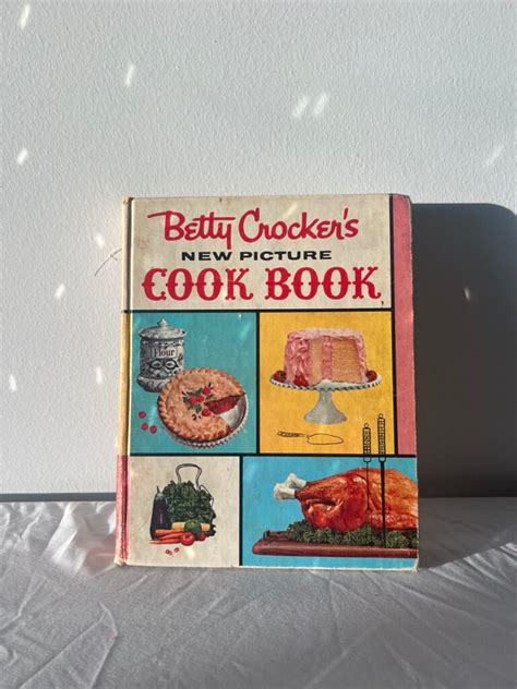 Vintage 1961 Betty Crocker New Picture Cookbook First Edition Second