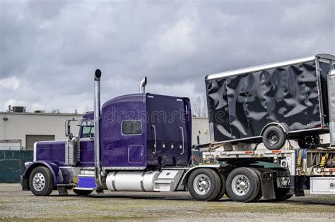 Violet Classic Big Rig American Bonnet Semi Truck With Loaded Step Down