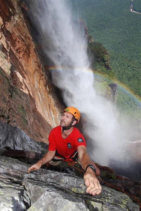 Escalador en el Salto Ángel ó Kerepakupai merú que significa salto