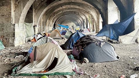 Migranti Nel Silos Di Trieste Dove Finisce Lumanit La Stampa