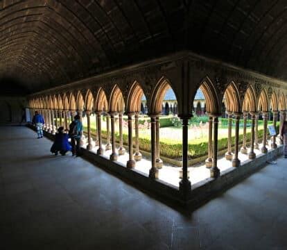 La Majestueuse Abbaye Du Mont Saint Michel Un Tr Sor De Spiritualit