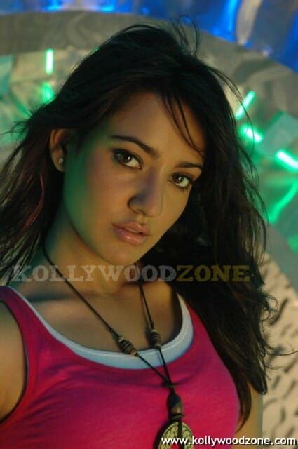 Hot And Sexy Neha Sharma Pics 15 38966 Kollywood Zone