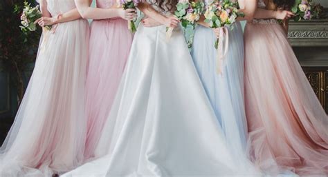 Tema Baju Pengantin Dan Bridesmaid 12 Inspirasi Seragam Bridesmaid