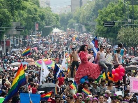 Marcha del orgullo gay avanza al Zócalo capitalino Reporte 98 5