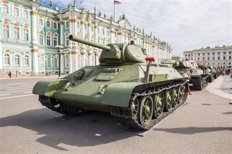 Carro Armato Medio Sovietico T 34 Sull Azione Militare Patriottica