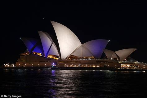 Sydney Opera House Israel-Palestine protest: Hundreds gather outside ...